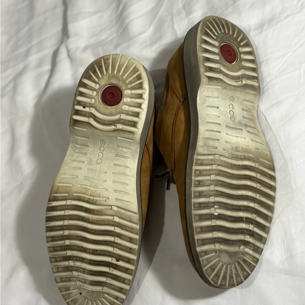 Ecco - Men’s - Tan Oxfords - Size 9